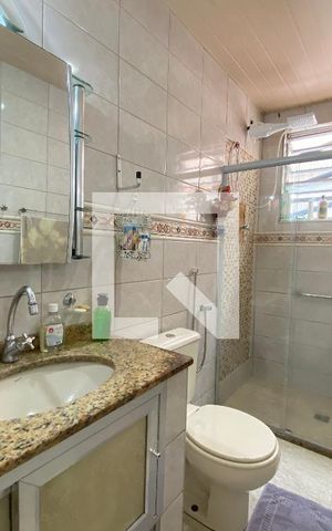 Casa à venda com 120m², 4 quartos e 1 vaga Casa à venda com 120m², 4 quartos e 1 vagaBanheiro