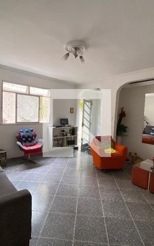 Casa à venda com 120m², 4 quartos e 1 vaga Casa à venda com 120m², 4 quartos e 1 vagaSala