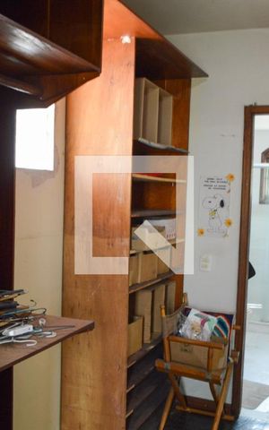 Casa à venda com 300m², 4 quartos e 3 vagas Casa à venda com 300m², 4 quartos e 3 vagasCloset da suíte 2