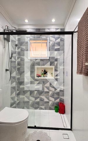 Casa à venda com 250m², 3 quartos e 2 vagasBanheiro 