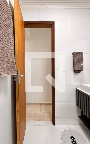 Casa à venda com 250m², 3 quartos e 2 vagasBanheiro 