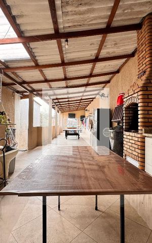 Casa à venda com 250m², 3 quartos e 2 vagasÁrea gourmet 
