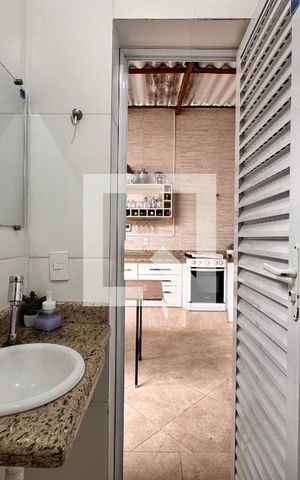 Casa à venda com 250m², 3 quartos e 2 vagasBanheiro 2