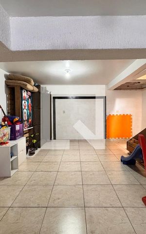 Casa à venda com 250m², 3 quartos e 2 vagasSótão