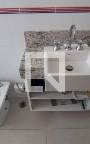 Casa à venda com 540m², 4 quartos e 4 vagas Casa à venda com 540m², 4 quartos e 4 vagasBanheiro