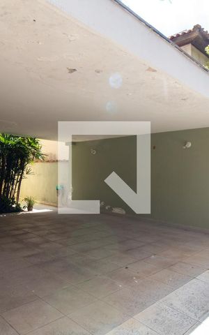Casa à venda com 540m², 4 quartos e 4 vagas Casa à venda com 540m², 4 quartos e 4 vagasGaragem