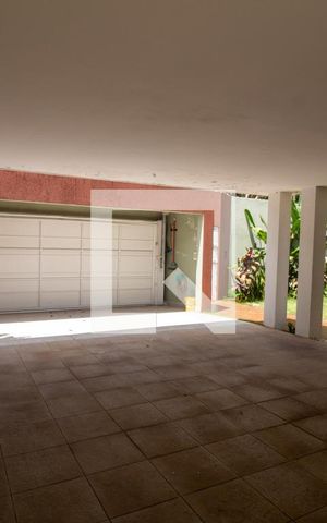 Casa à venda com 540m², 4 quartos e 4 vagas Casa à venda com 540m², 4 quartos e 4 vagasGaragem