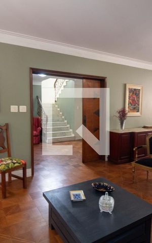 Casa à venda com 540m², 4 quartos e 4 vagas Casa à venda com 540m², 4 quartos e 4 vagasSala