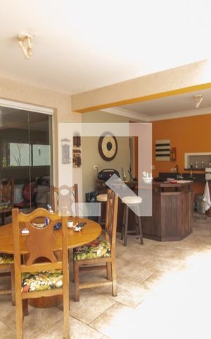 Casa à venda com 540m², 4 quartos e 4 vagas Casa à venda com 540m², 4 quartos e 4 vagasChurrasqueira