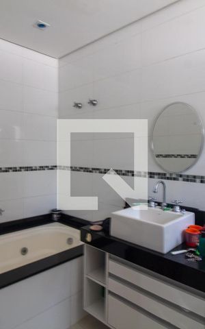 Casa à venda com 540m², 4 quartos e 4 vagas Casa à venda com 540m², 4 quartos e 4 vagasBanheiro da Suíte 2