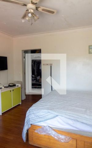 Casa à venda com 540m², 4 quartos e 4 vagas Casa à venda com 540m², 4 quartos e 4 vagasQuarto 3 - Suíte 2