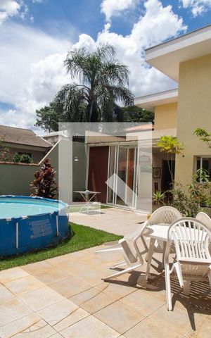 Casa à venda com 540m², 4 quartos e 4 vagas Casa à venda com 540m², 4 quartos e 4 vagasPiscina