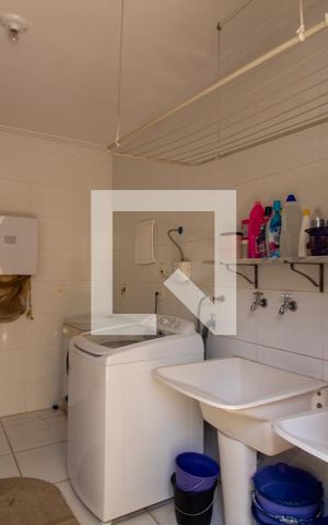 Casa à venda com 540m², 4 quartos e 4 vagas Casa à venda com 540m², 4 quartos e 4 vagasÁrea de Serviço