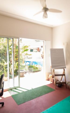 Casa à venda com 540m², 4 quartos e 4 vagas Casa à venda com 540m², 4 quartos e 4 vagasEscritorio