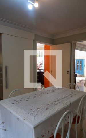 Casa à venda com 540m², 4 quartos e 4 vagas Casa à venda com 540m², 4 quartos e 4 vagasCopa