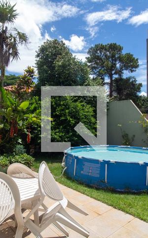 Casa à venda com 540m², 4 quartos e 4 vagas Casa à venda com 540m², 4 quartos e 4 vagasPiscina