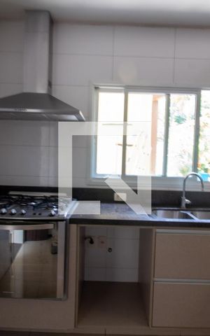 Casa à venda com 540m², 4 quartos e 4 vagas Casa à venda com 540m², 4 quartos e 4 vagasCozinha