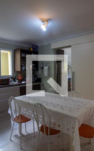Casa à venda com 540m², 4 quartos e 4 vagas Casa à venda com 540m², 4 quartos e 4 vagasCopa