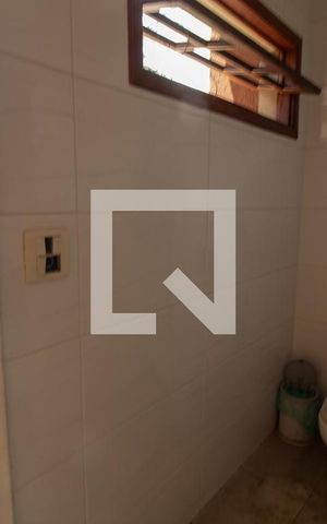 Casa à venda com 540m², 4 quartos e 4 vagas Casa à venda com 540m², 4 quartos e 4 vagasBanheiro da Piscina