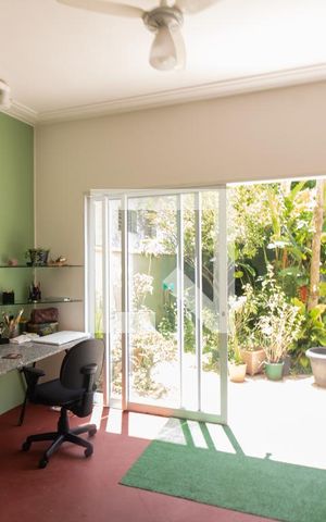 Casa à venda com 540m², 4 quartos e 4 vagas Casa à venda com 540m², 4 quartos e 4 vagasEscritorio