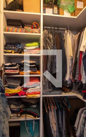 Casa à venda com 540m², 4 quartos e 4 vagas Casa à venda com 540m², 4 quartos e 4 vagasCloset da suíte 1