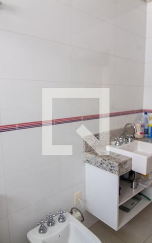 Casa à venda com 540m², 4 quartos e 4 vagas Casa à venda com 540m², 4 quartos e 4 vagasBanheiro