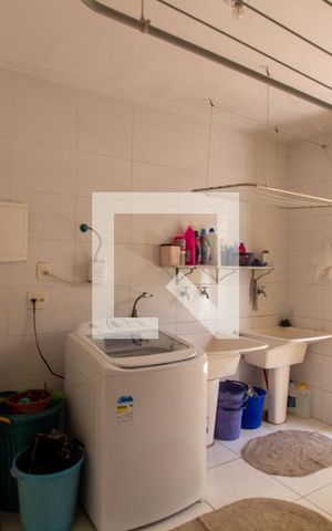 Casa à venda com 540m², 4 quartos e 4 vagas Casa à venda com 540m², 4 quartos e 4 vagasÁrea de Serviço