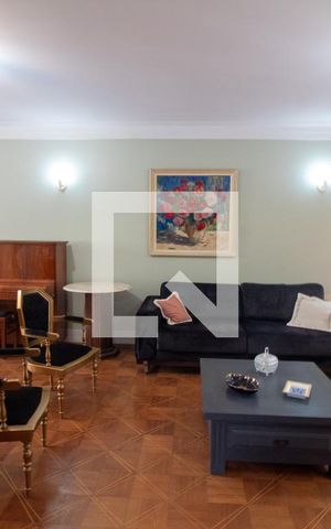 Casa à venda com 540m², 4 quartos e 4 vagas Casa à venda com 540m², 4 quartos e 4 vagasSala