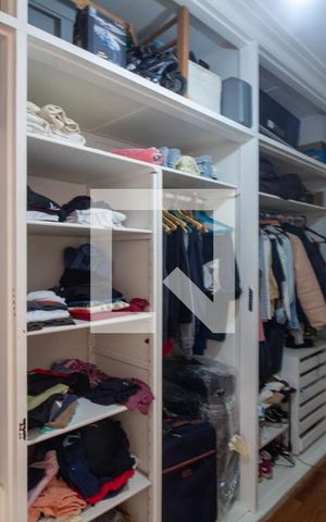 Casa à venda com 540m², 4 quartos e 4 vagas Casa à venda com 540m², 4 quartos e 4 vagasCloset da suíte 2