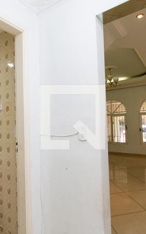 Casa à venda com 231m², 4 quartos e 2 vagas Casa à venda com 231m², 4 quartos e 2 vagasLavabo