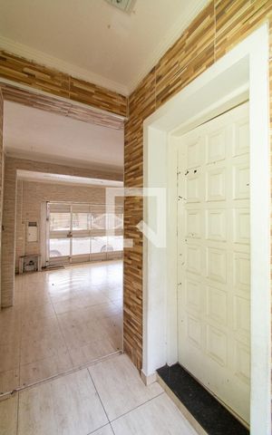 Casa à venda com 231m², 4 quartos e 2 vagas Casa à venda com 231m², 4 quartos e 2 vagasEntrada