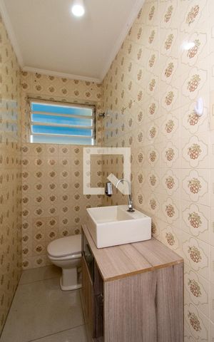Casa à venda com 231m², 4 quartos e 2 vagas Casa à venda com 231m², 4 quartos e 2 vagasLavabo