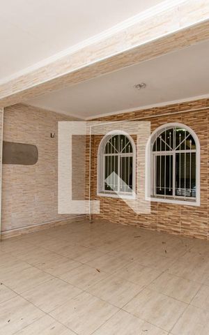 Casa à venda com 231m², 4 quartos e 2 vagas Casa à venda com 231m², 4 quartos e 2 vagasGaragem