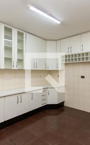 Casa à venda com 231m², 4 quartos e 2 vagas Casa à venda com 231m², 4 quartos e 2 vagasCozinha