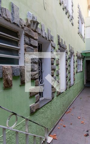 Casa à venda com 231m², 4 quartos e 2 vagas Casa à venda com 231m², 4 quartos e 2 vagasÁrea externa