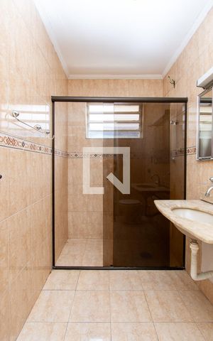 Casa à venda com 231m², 4 quartos e 2 vagas Casa à venda com 231m², 4 quartos e 2 vagasBanheiro Corredor