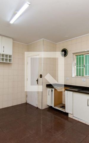 Casa à venda com 231m², 4 quartos e 2 vagas Casa à venda com 231m², 4 quartos e 2 vagasCozinha