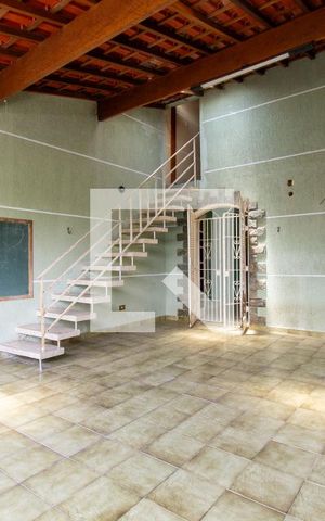 Casa à venda com 231m², 4 quartos e 2 vagas Casa à venda com 231m², 4 quartos e 2 vagasVaranda
