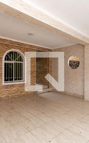 Casa à venda com 231m², 4 quartos e 2 vagas Casa à venda com 231m², 4 quartos e 2 vagasGaragem
