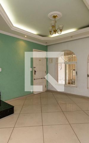 Casa à venda com 231m², 4 quartos e 2 vagas Casa à venda com 231m², 4 quartos e 2 vagasSala