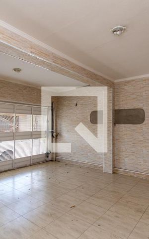 Casa à venda com 231m², 4 quartos e 2 vagas Casa à venda com 231m², 4 quartos e 2 vagasGaragem