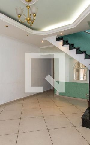 Casa à venda com 231m², 4 quartos e 2 vagas Casa à venda com 231m², 4 quartos e 2 vagasSala
