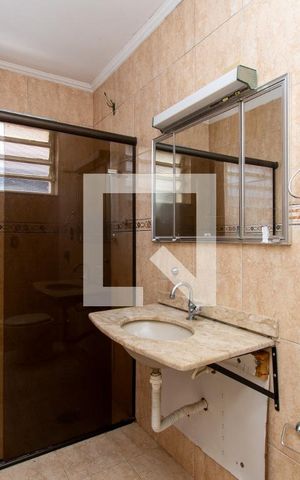 Casa à venda com 231m², 4 quartos e 2 vagas Casa à venda com 231m², 4 quartos e 2 vagasBanheiro Corredor