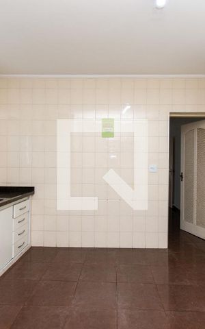 Casa à venda com 231m², 4 quartos e 2 vagas Casa à venda com 231m², 4 quartos e 2 vagasCozinha
