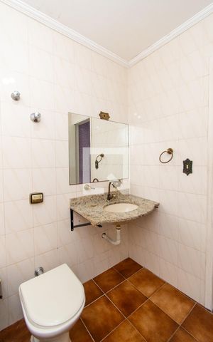 Casa à venda com 231m², 4 quartos e 2 vagas Casa à venda com 231m², 4 quartos e 2 vagasBanheiro da Suíte