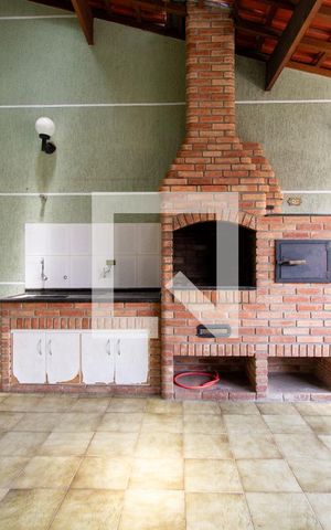 Casa à venda com 231m², 4 quartos e 2 vagas Casa à venda com 231m², 4 quartos e 2 vagasChurrasqueira