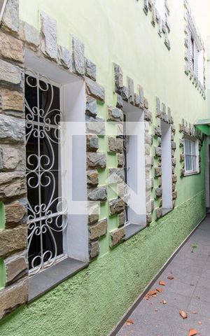 Casa à venda com 231m², 4 quartos e 2 vagas Casa à venda com 231m², 4 quartos e 2 vagasÁrea externa