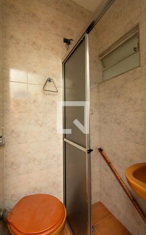 Casa à venda com 231m², 4 quartos e 2 vagas Casa à venda com 231m², 4 quartos e 2 vagasBanheiro de serviço
