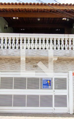 Casa à venda com 231m², 4 quartos e 2 vagas Casa à venda com 231m², 4 quartos e 2 vagasFachada e portaria