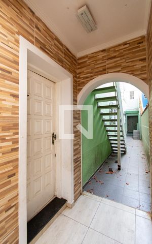 Casa à venda com 231m², 4 quartos e 2 vagas Casa à venda com 231m², 4 quartos e 2 vagasEntrada